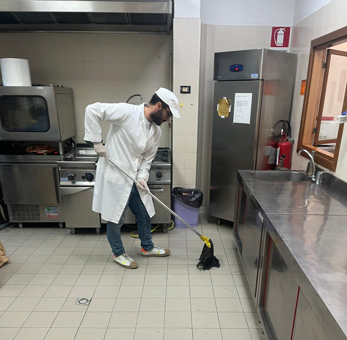 Volontariato del team Studio Indaco alla mensa Caritas