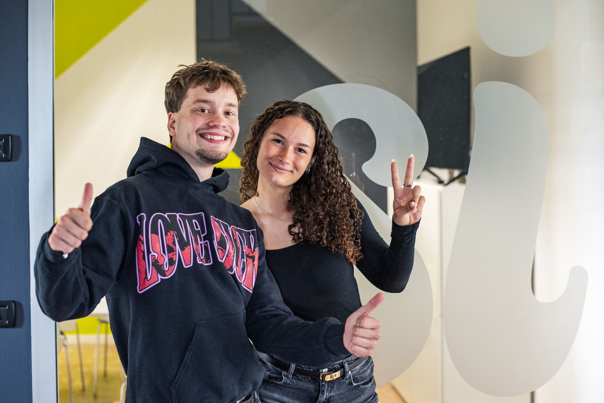 Stagisti di Studio Indaco al lavoro in ufficio